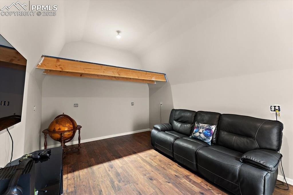 Image 25 of 37: Living Room