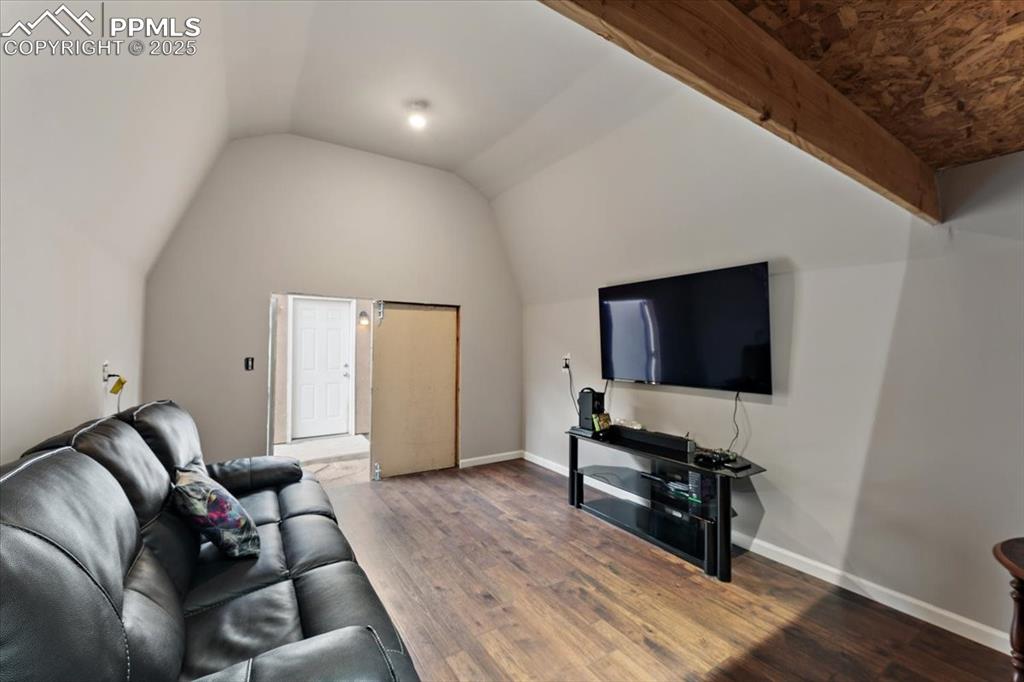 Image 26 of 37: Living Room