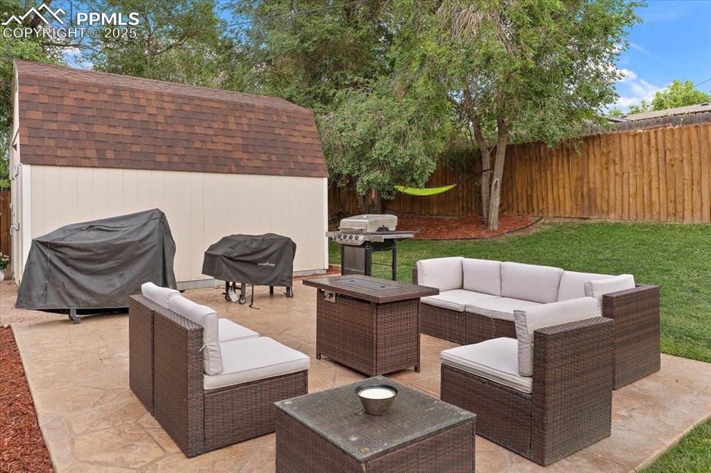 Image 35 of 37: Patio