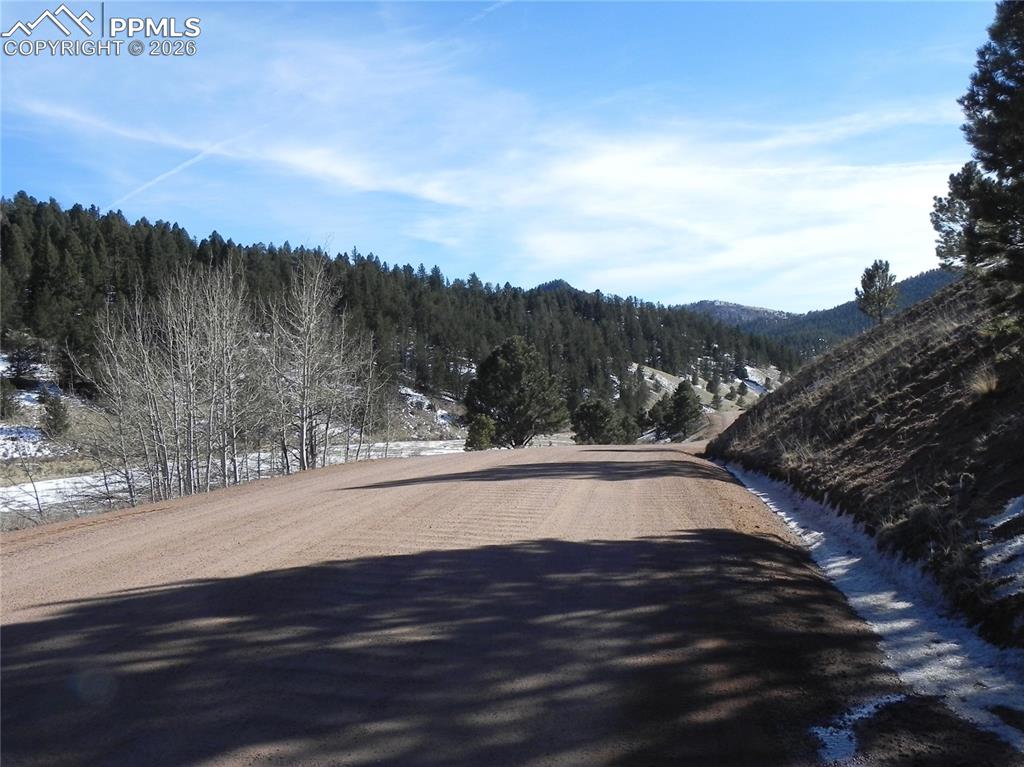 Image 4 of 6: In front of property