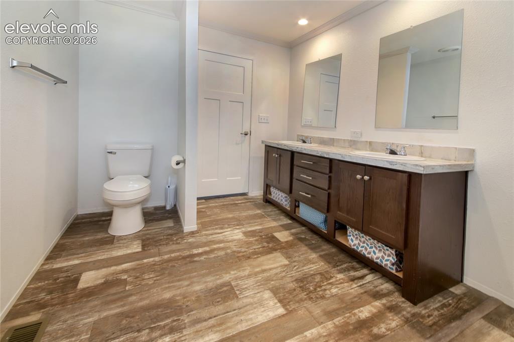 Image 11 of 50: Master bath double vanity