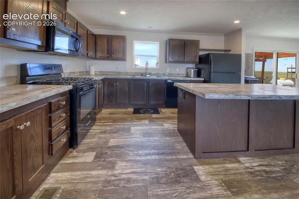 Image 4 of 50: Kitchen offers 4 appliances including gas range/oven