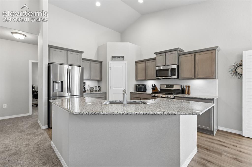 Image 19 of 35: Kitchen