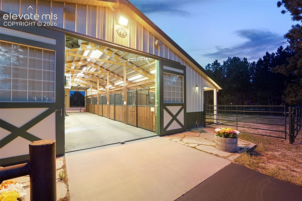 Image 11 of 50: Stable