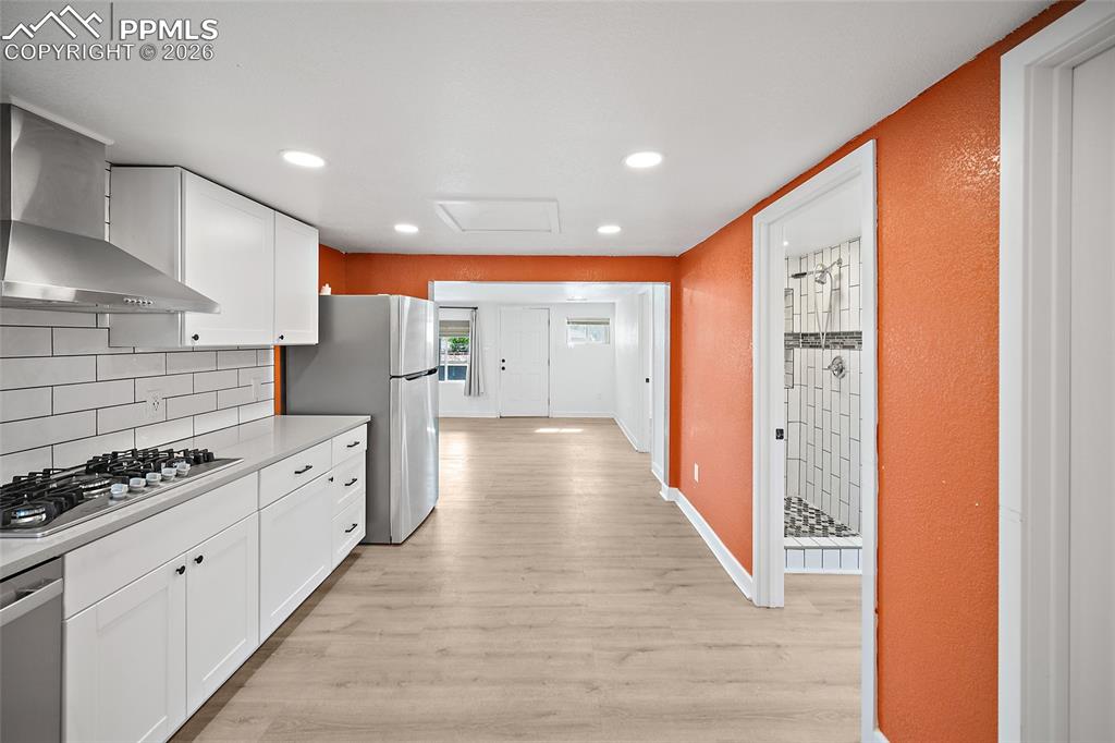 Image 10 of 27: Kitchen