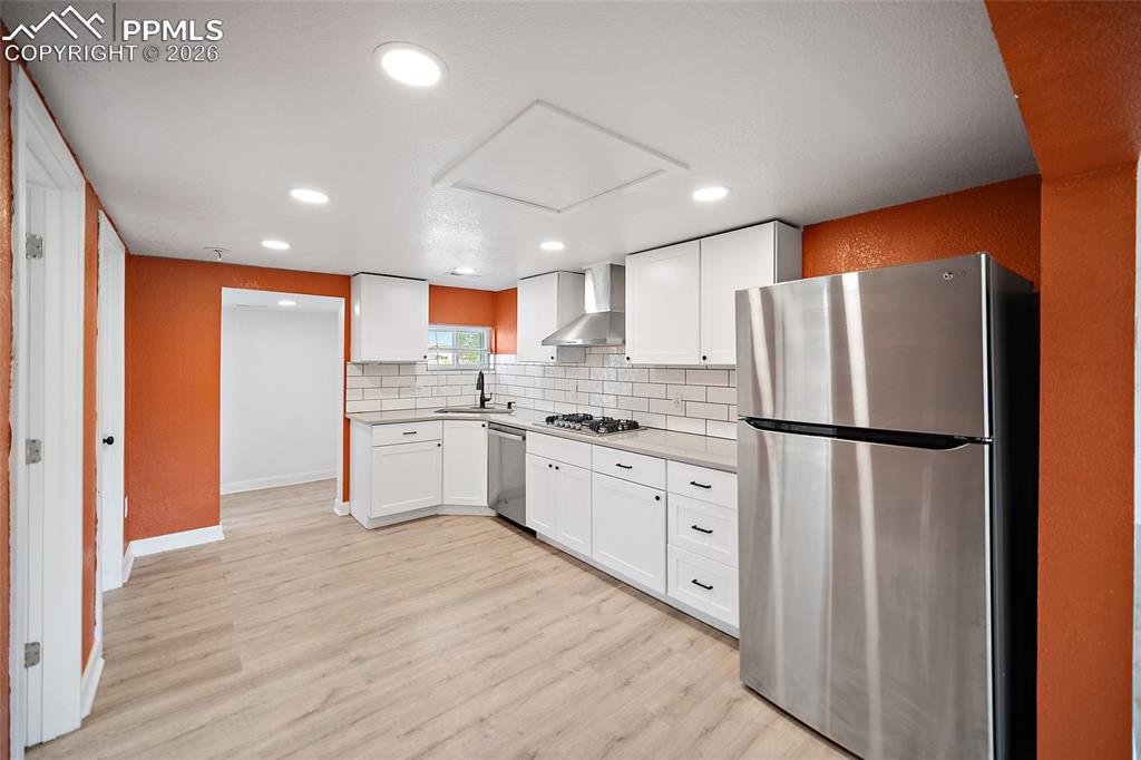 Image 12 of 27: Kitchen