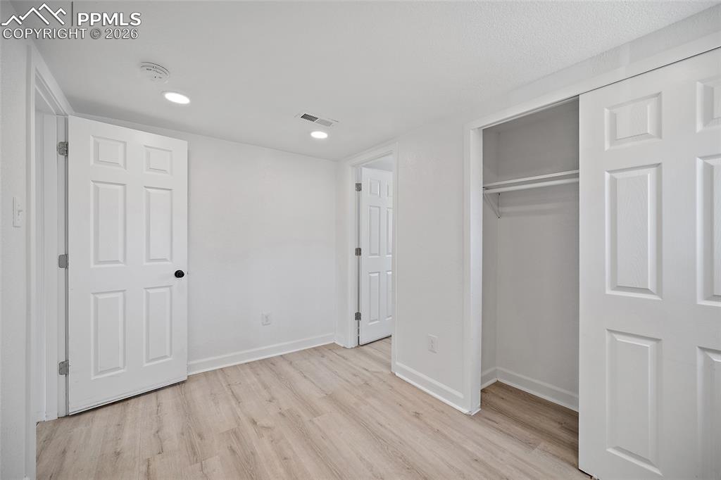 Image 15 of 27: Bedroom