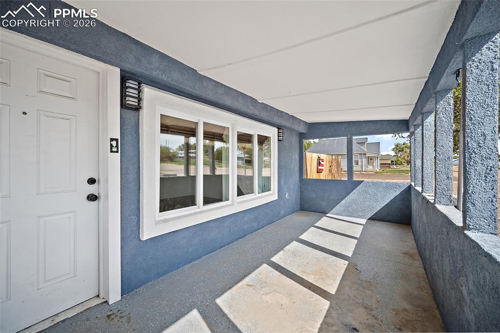 Image 5 of 27: Entry