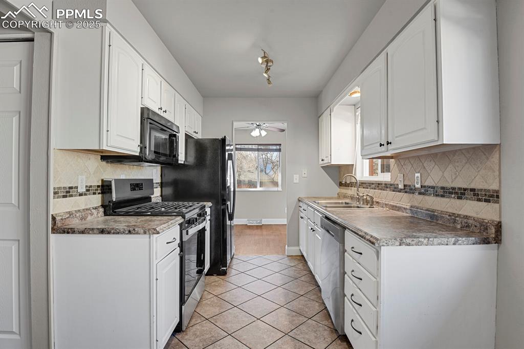 Image 10 of 46: Kitchen