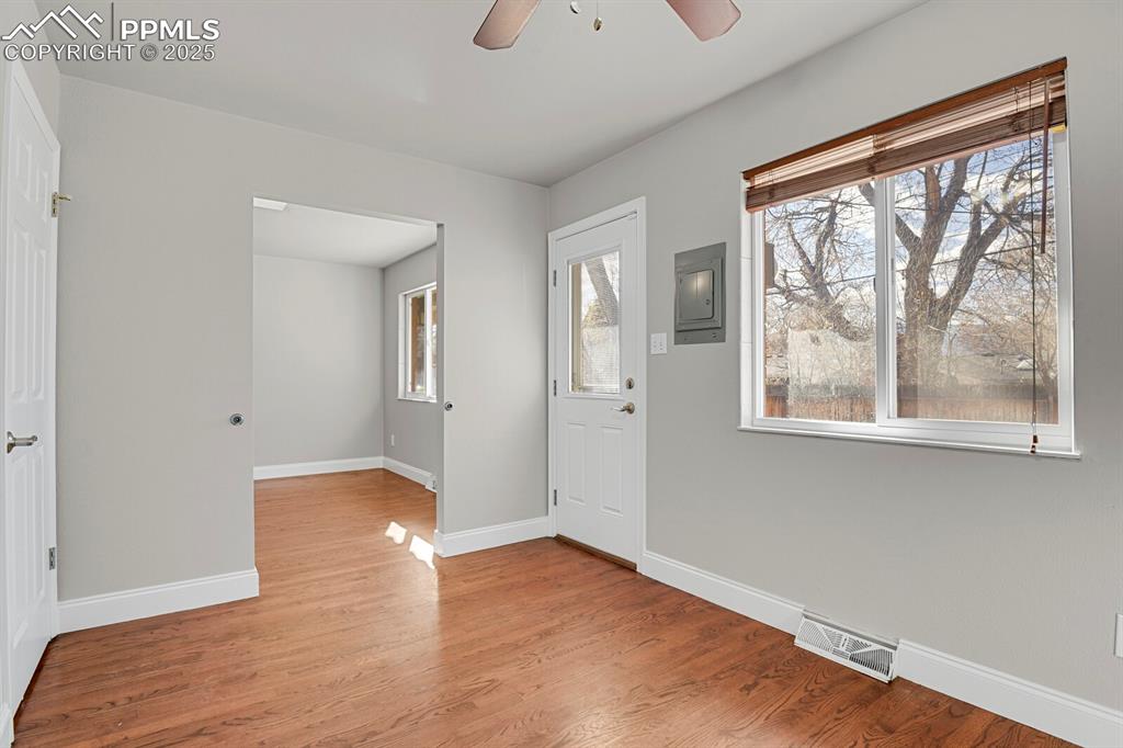 Image 15 of 46: Dining Area