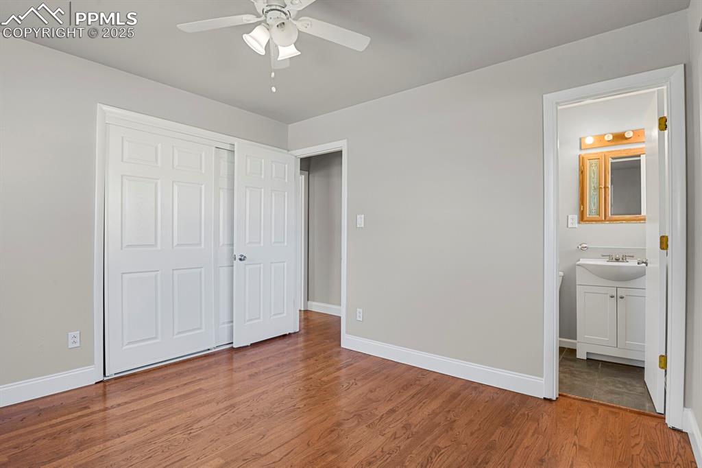 Image 19 of 46: Bedroom