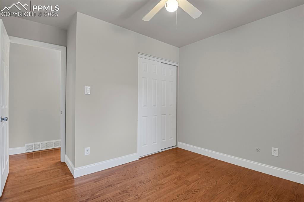 Image 22 of 46: Bedroom