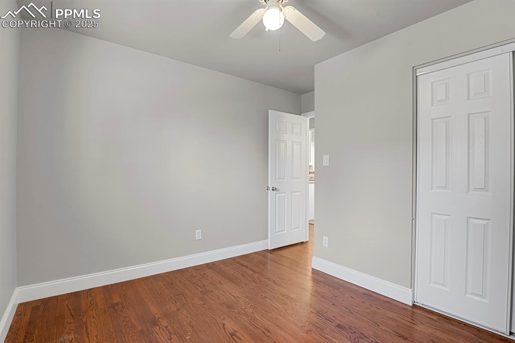 Image 23 of 46: Bedroom