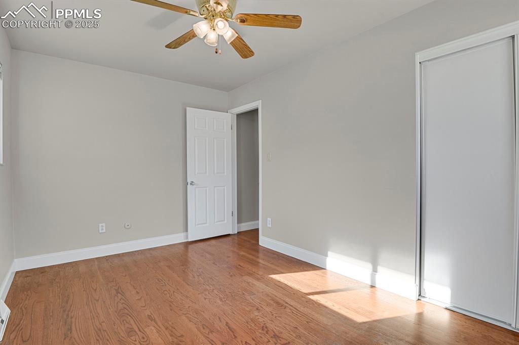 Image 27 of 46: Bedroom