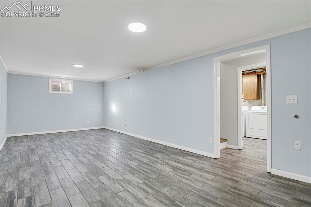 Image 30 of 46: Family Room