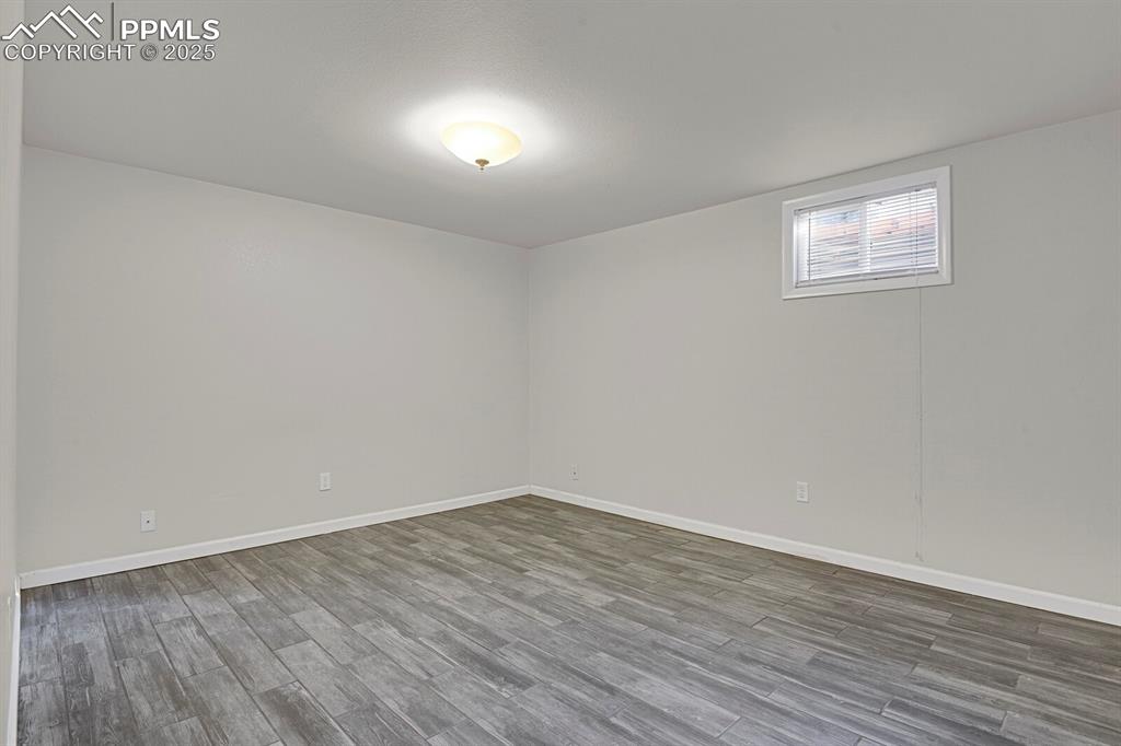 Image 33 of 46: Family Room