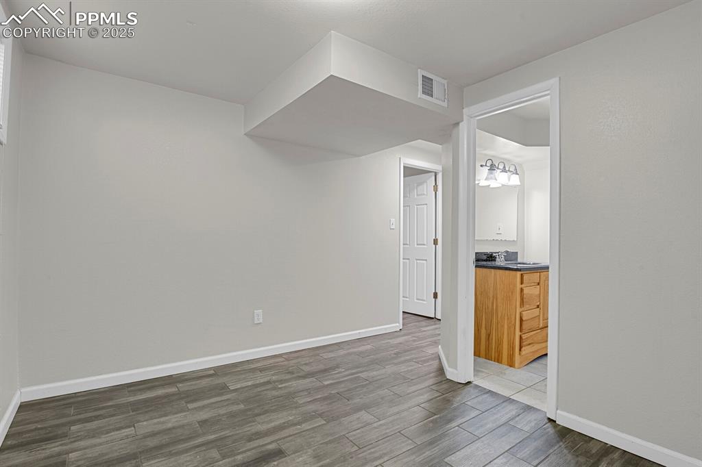 Image 36 of 46: Office