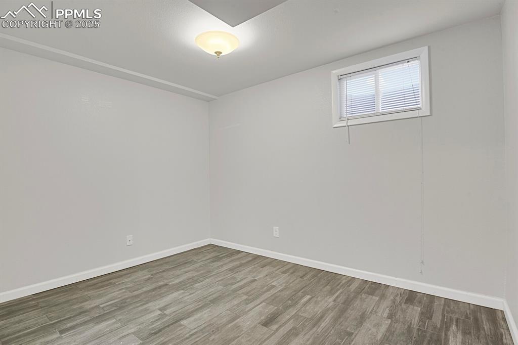 Image 37 of 46: Office