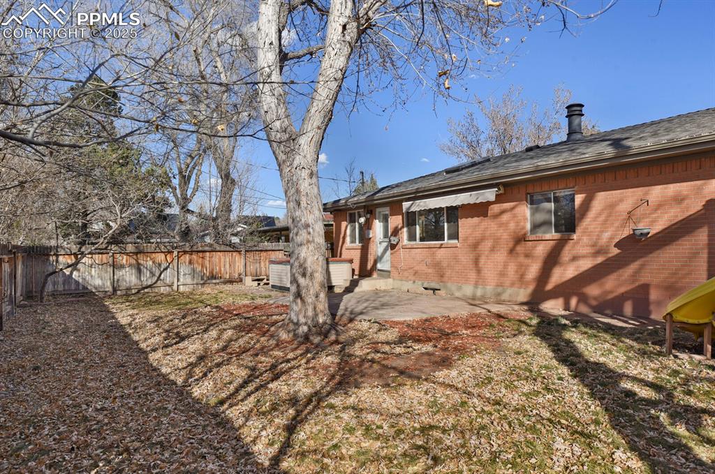 Image 42 of 46: Back of Structure