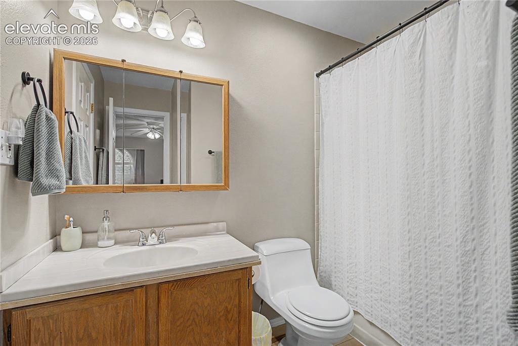 Image 16 of 17: Bathroom