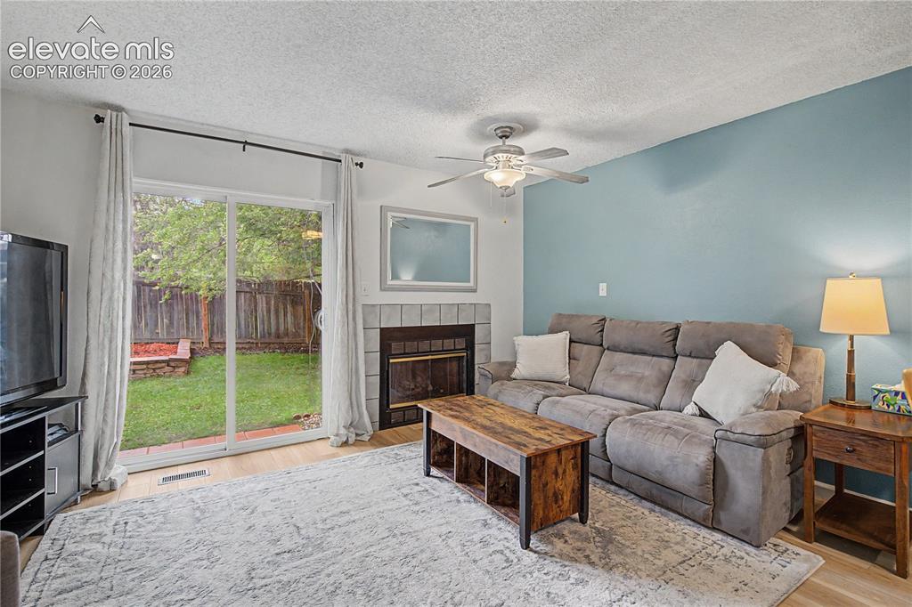 Image 4 of 17: Living Room