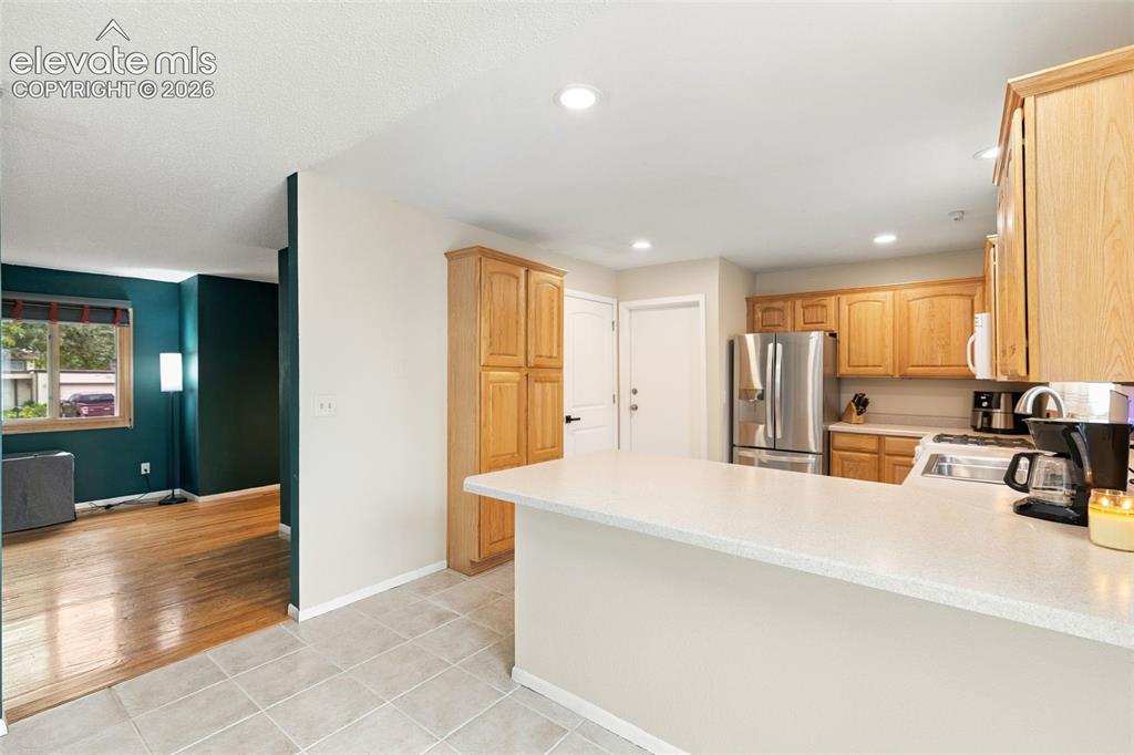 Image 14 of 27: Kitchen