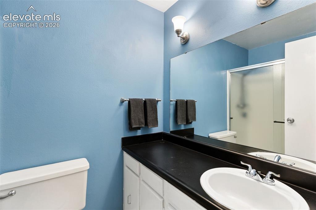 Image 21 of 27: Bathroom