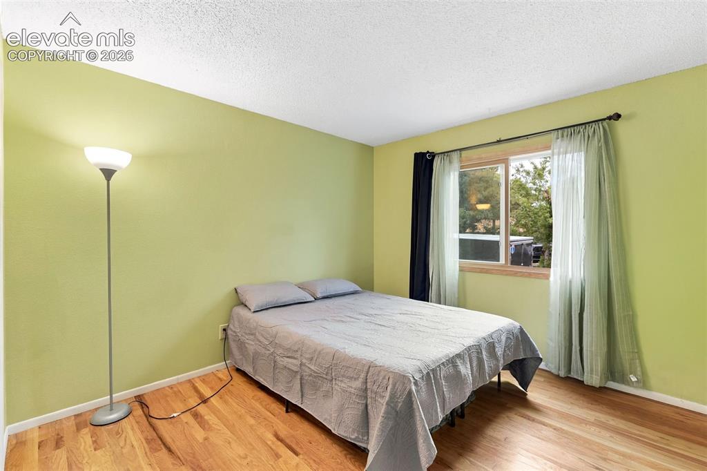 Image 22 of 27: Bedroom