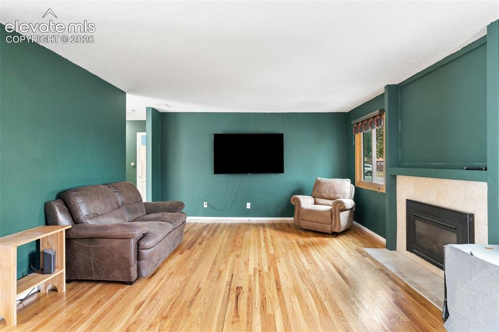 Image 6 of 27: Living Room