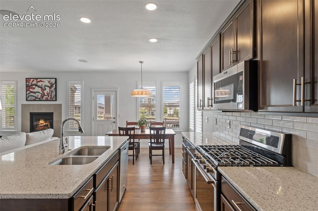 Image 15 of 42: Kitchen