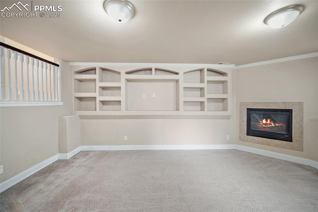 Image 19 of 38: Living Room