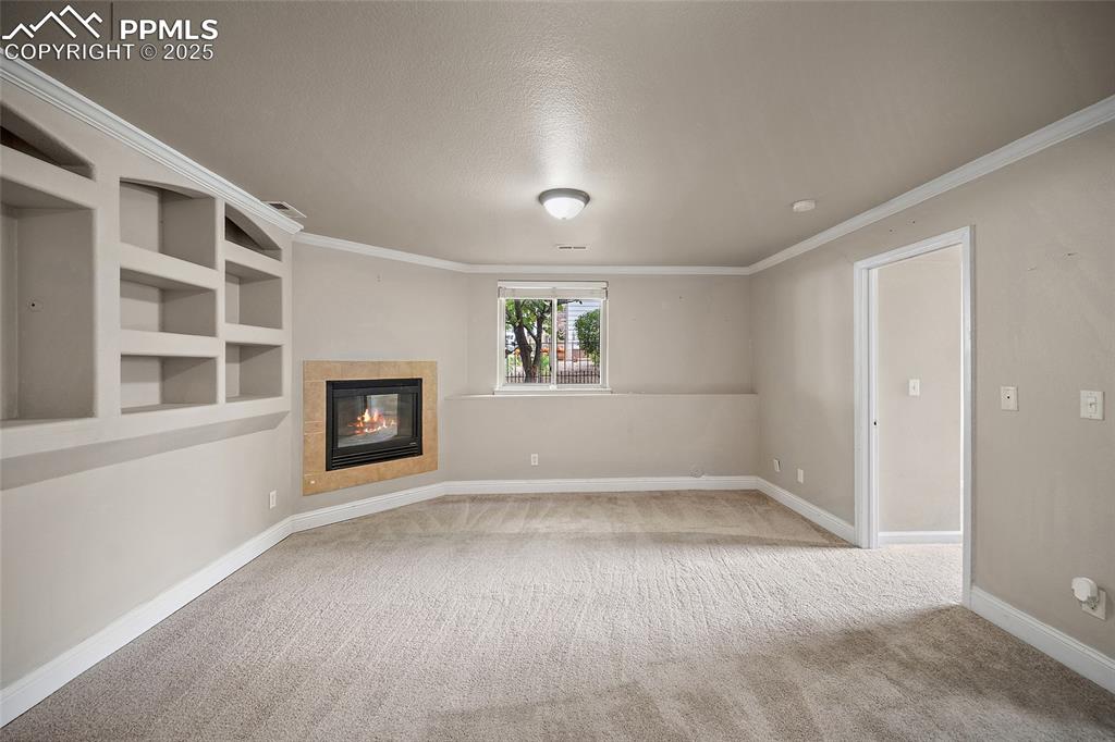 Image 21 of 38: Living Room