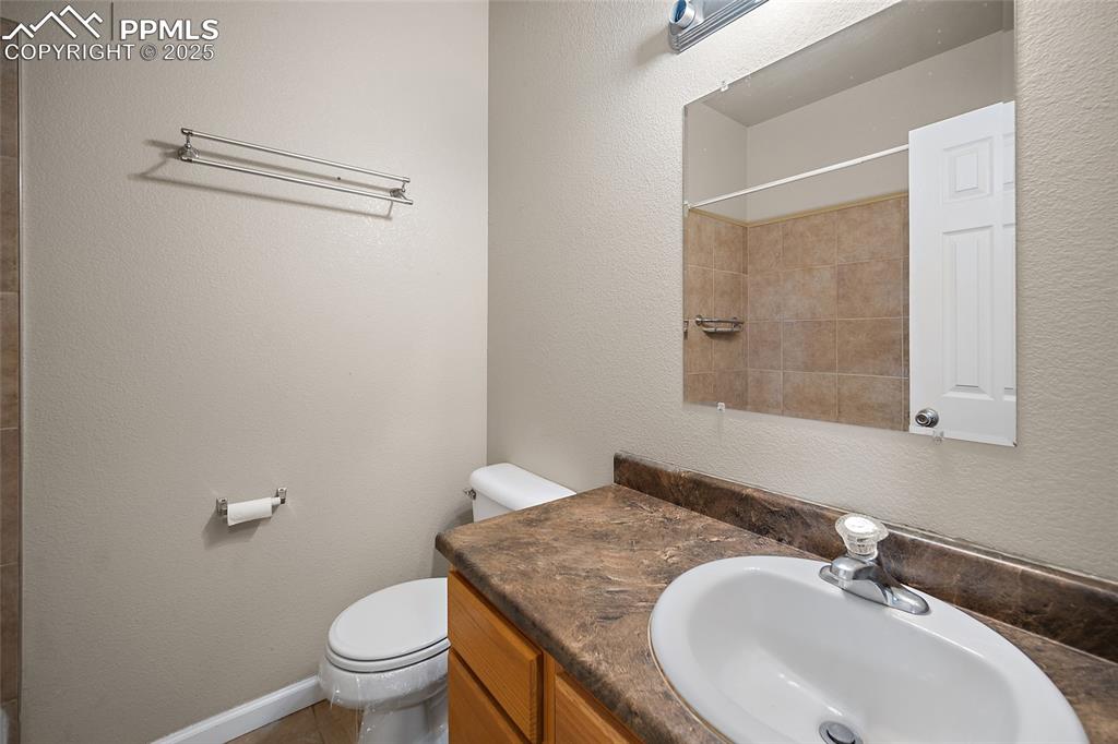 Image 27 of 38: Bathroom