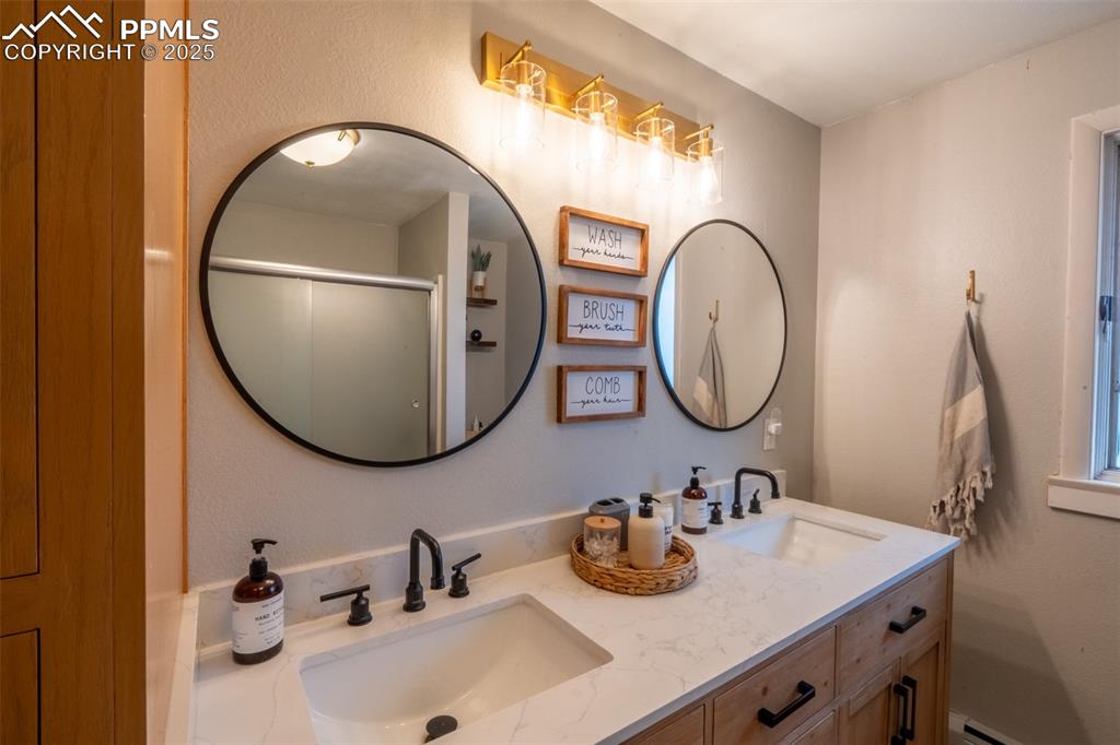 Image 22 of 49: Bathroom 1 (full with dual sinks) with stackable laundry - upper level