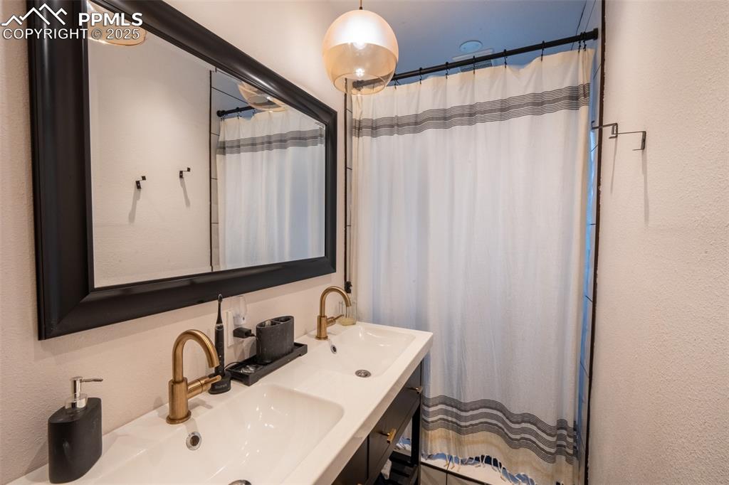 Image 27 of 49: Bathroom 2 (primary 3/4) - upper level