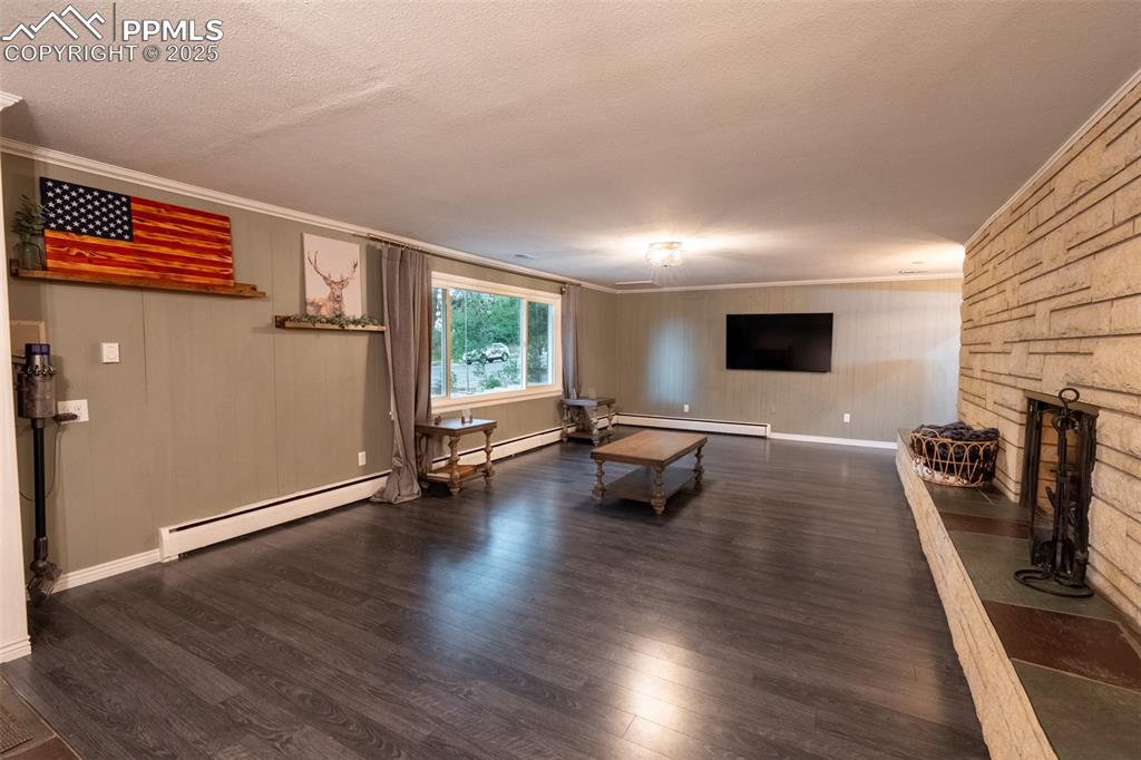 Image 4 of 49: Living room - main floor