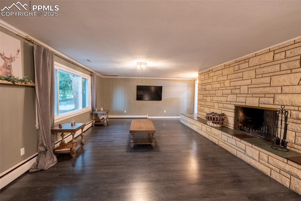 Image 5 of 49: Living room - main floor