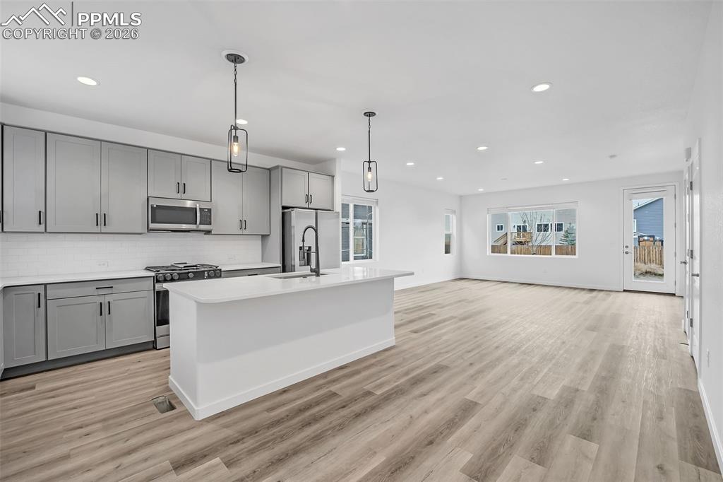 Image 12 of 24: Kitchen