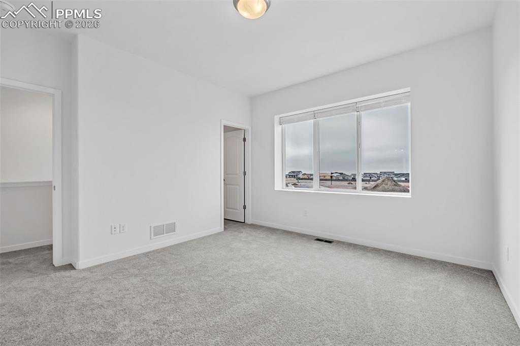 Image 13 of 24: Bedroom