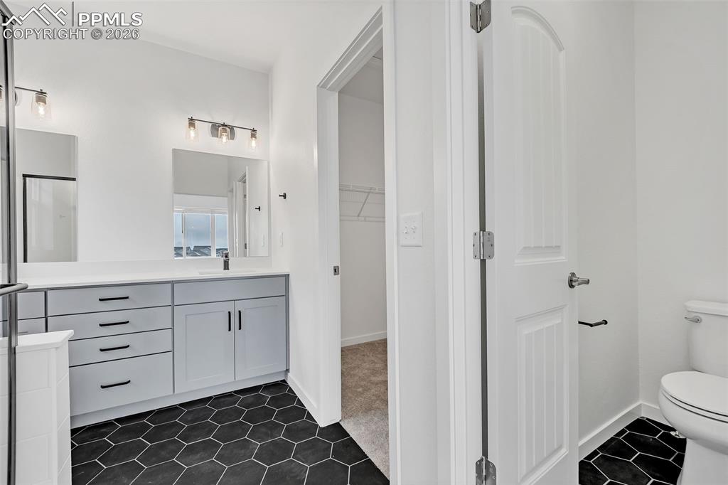 Image 17 of 24: Bathroom