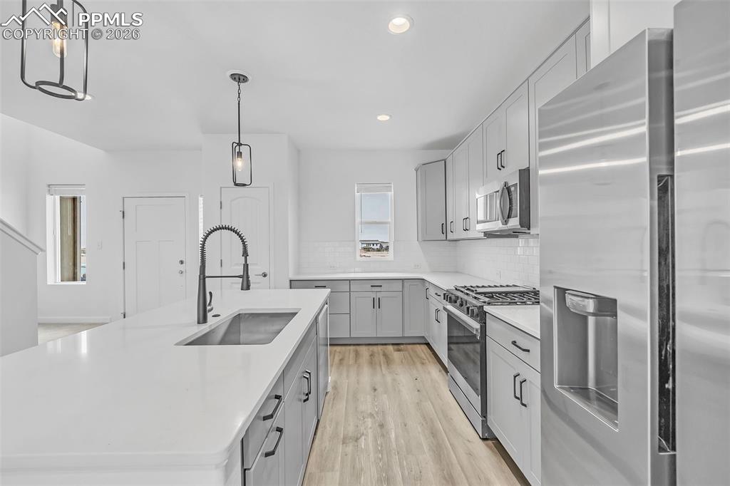 Image 28 of 48: Kitchen