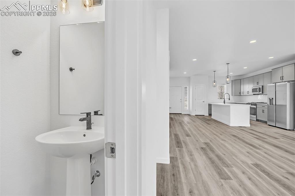 Image 31 of 48: Bathroom