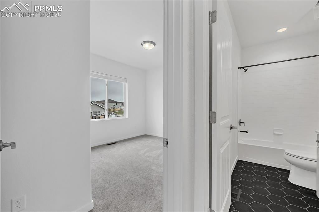 Image 35 of 48: Bathroom