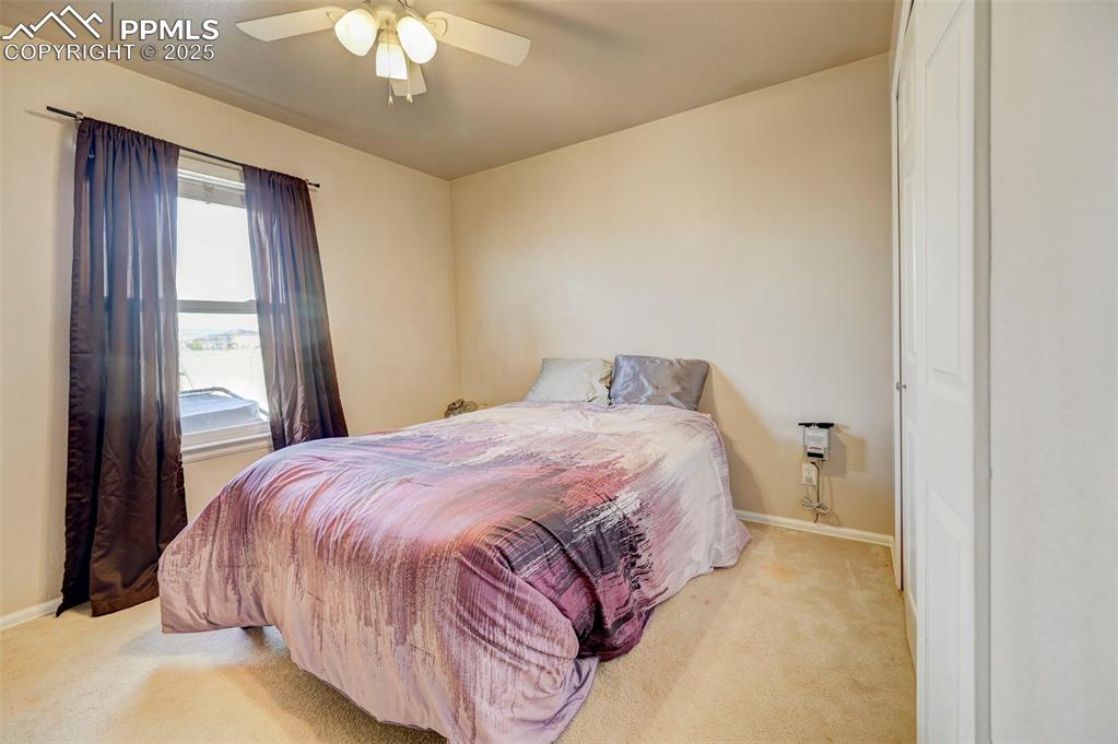 Image 16 of 34: Bedroom