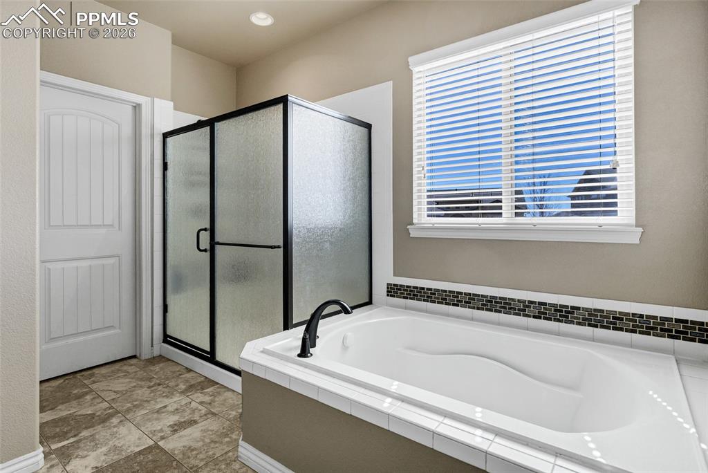 Image 17 of 49: Bathroom