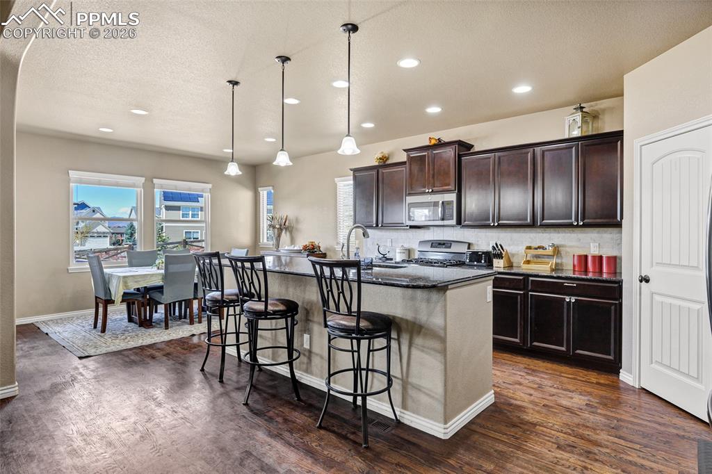 Image 18 of 49: Kitchen