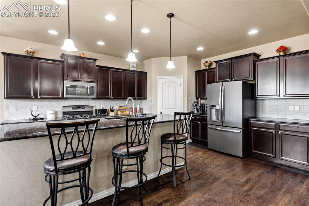 Image 19 of 49: Kitchen