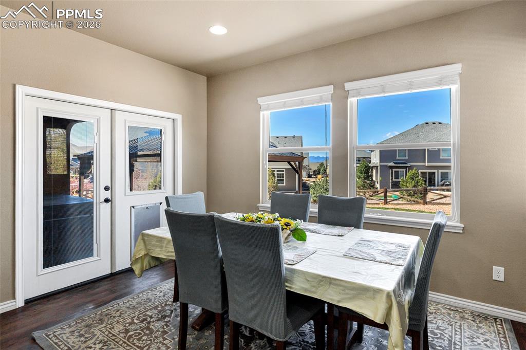 Image 22 of 49: Dining Area