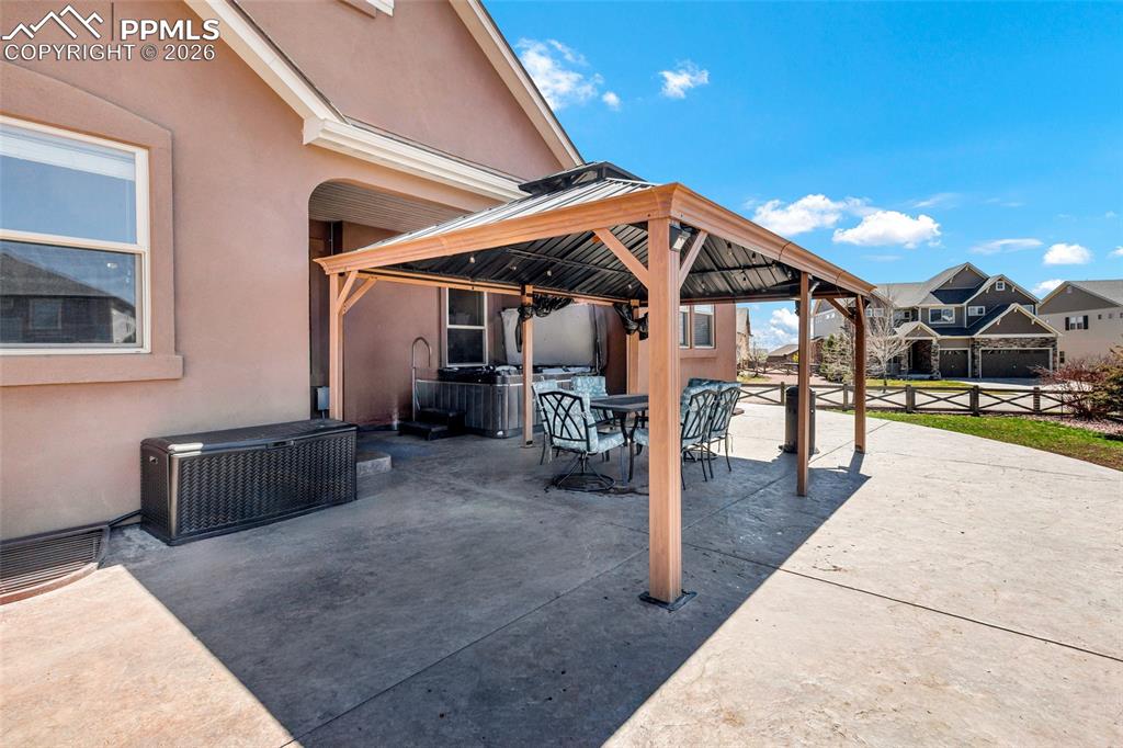 Image 40 of 49: Patio