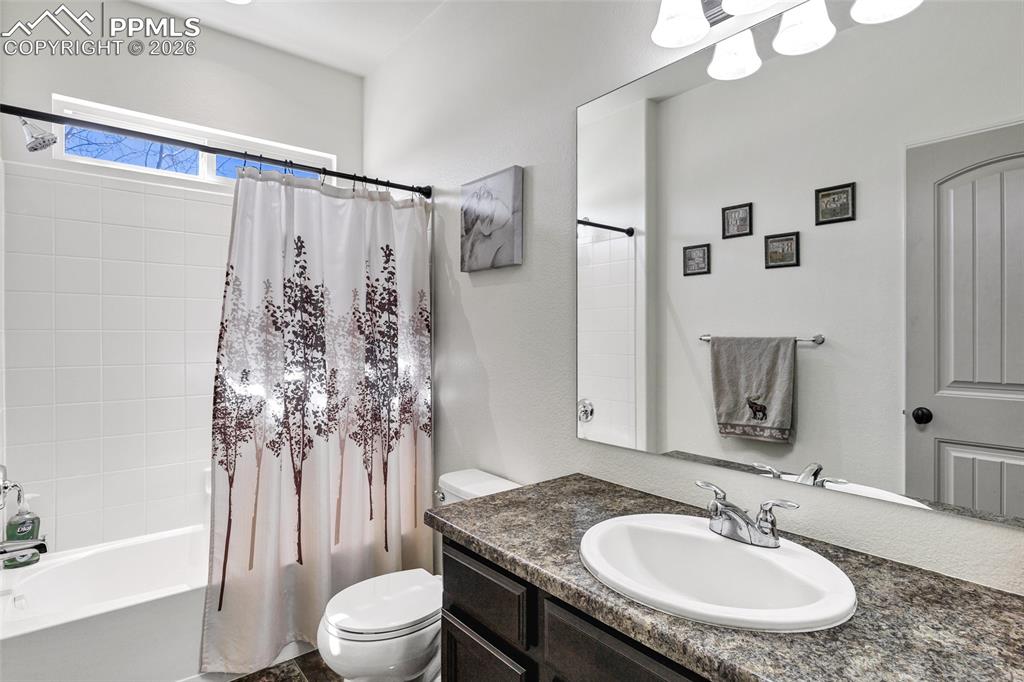 Image 7 of 49: Bathroom